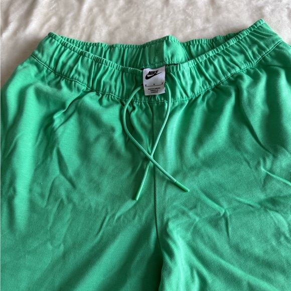 Nike Mint Green Athletic Set - Picture 8 of 9